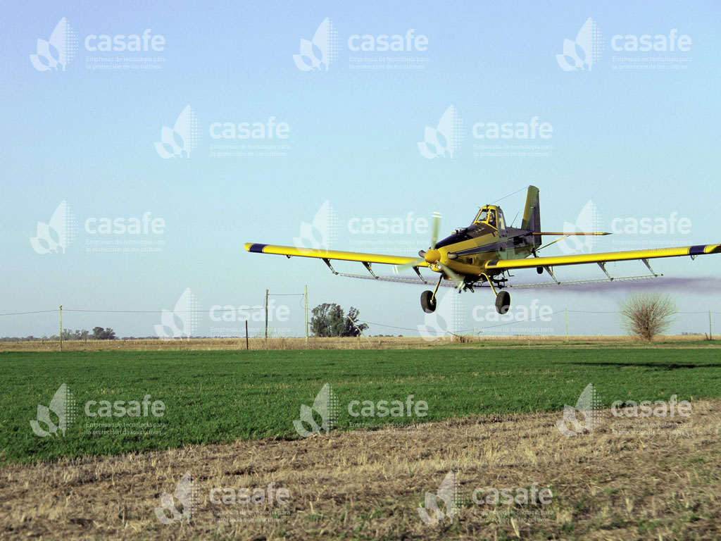 avion pulverizador maquinaria aérea glifosato