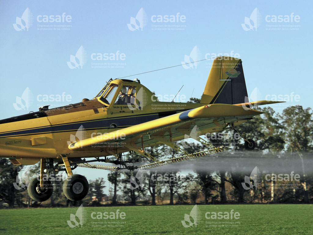 avion pulverizador maquinaria aérea glifosato