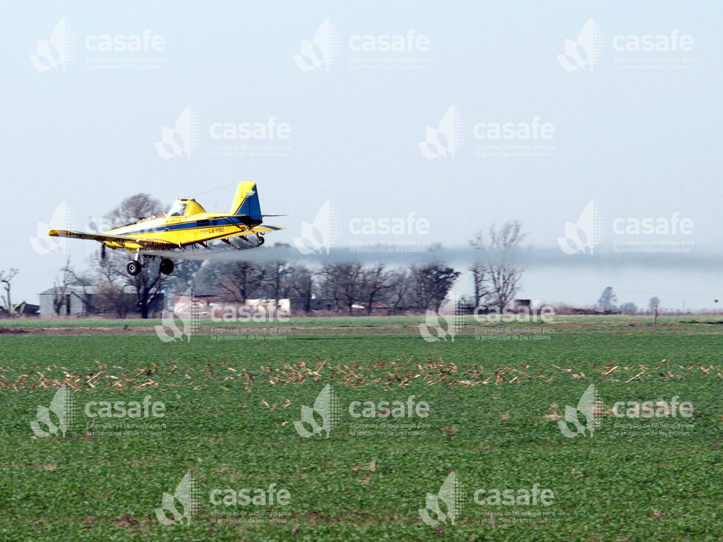 avion pulverizador maquinaria aérea glifosato